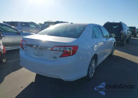 2014 Toyota Camry Hybrid Xle z USA, uszkodzony, nr VIN 4T1BD1FK0EU122123